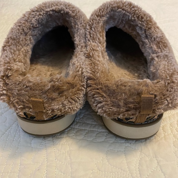 Leopard Print Slippers with Faux Fur Lining. Stylish, Warm and Comfortable. - Picture 5 of 10